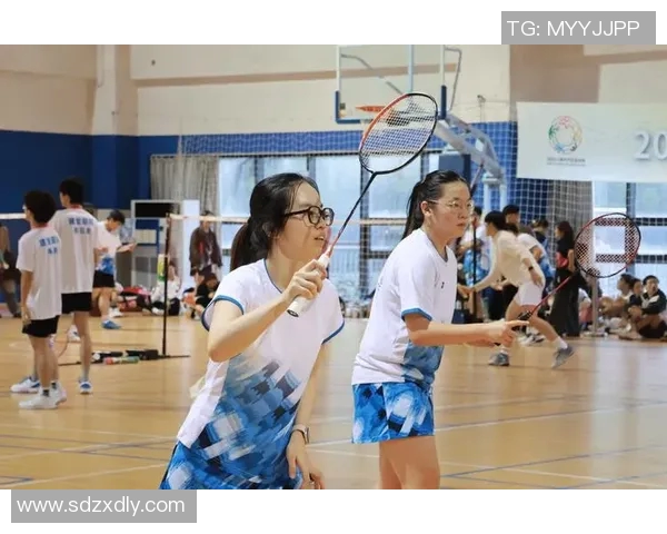 聚焦上海羽毛球队的速度与技巧展现羽毛球运动的魅力与激情 聚焦上海羽毛球队的速度与技巧展现羽毛球运动的魅力与激情