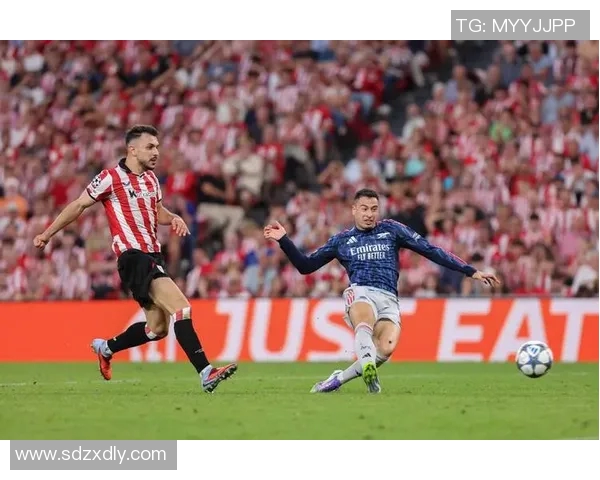 科学足球耐力训练方法助力欧冠球队提升竞技水平与表现 科学足球耐力训练方法助力欧冠球队提升竞技水平与表现